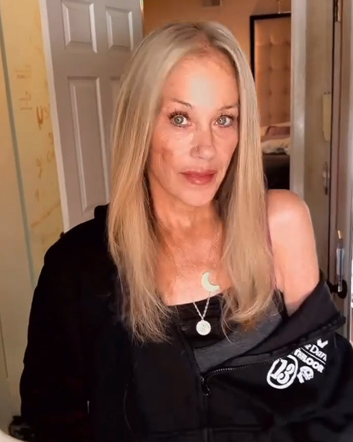 Christina Applegate Breaks Down In Tears As She Reveals She Doesn't Actually Have MS Christina Applegate Breaks Down In Tears As She Reveals She Doesn't Actually Have MS