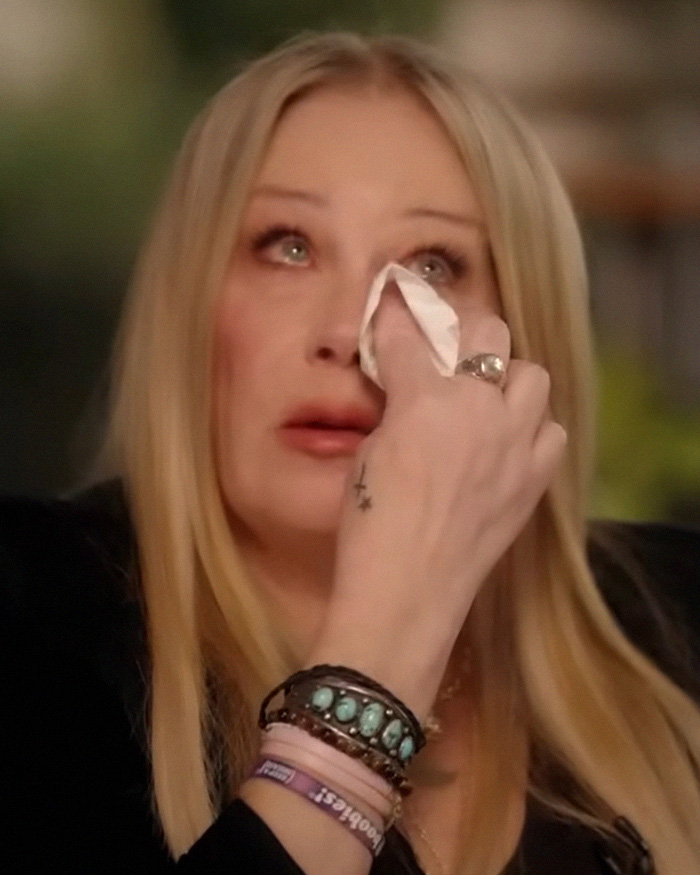 Christina Applegate Breaks Down In Tears As She Reveals She Doesn't Actually Have MS Christina Applegate Breaks Down In Tears As She Reveals She Doesn't Actually Have MS