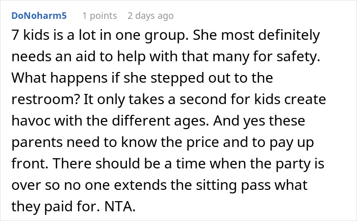Online reaction calling out an entitled aunt's Halloween invite regarding babysitting seven kids