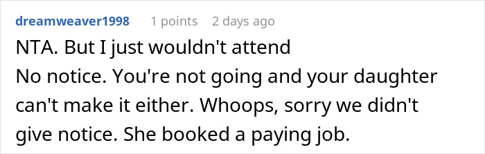 User comment advising mom and daughter to skip the entitled aunt's Halloween event entirely