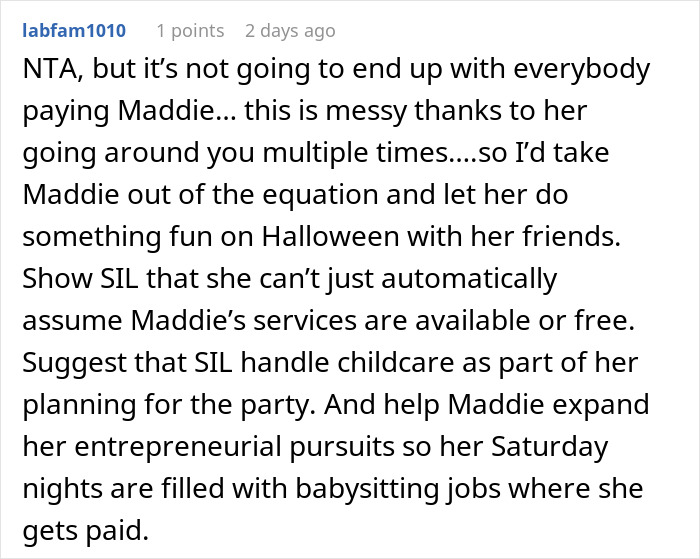 An online response suggesting boundaries after a mom and daughter react to an aunt Halloween invite.