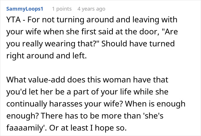 A Reddit comment advising a husband to defend his wife against family harassment over how she dresses A Reddit comment advising a husband to defend his wife against family harassment over how she dresses