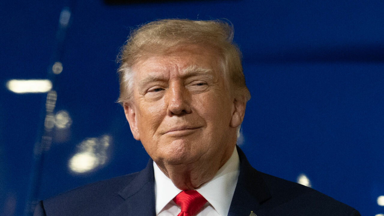 Expert Weighs In After Trump’s Odd Stance In Viral Video Leads To Speculation