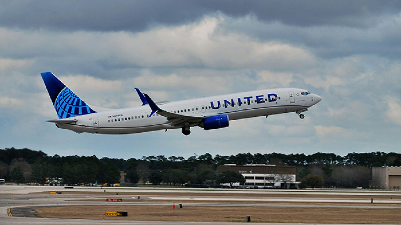 Chilling Text On Passenger’s Phone Forces United Flight To Turn Around After Crew Members Act Swiftly