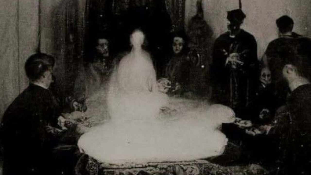 49 Real-Life Photos That Look Like Someone Accidentally Stepped Into A Horror Movie