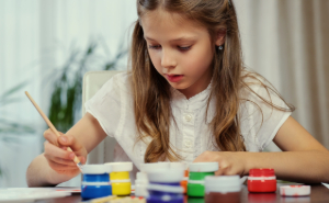 Coworker Lectures Teen About Being Grateful To Her Dad, Then Learns The Truth About Her Childhood Art Lessons