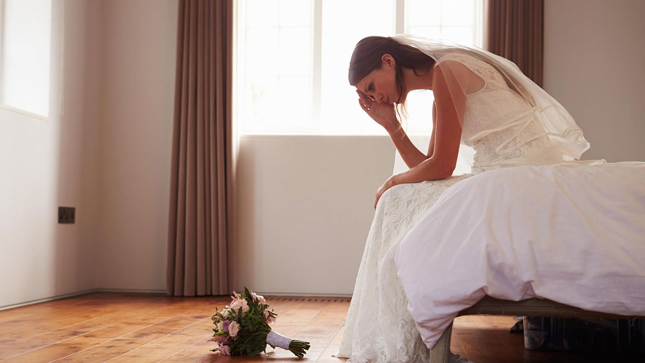 Dad Threatens To Skip Daughter’s Wedding If She Invites Cheater Mom, She’s Fed Up With Their Drama