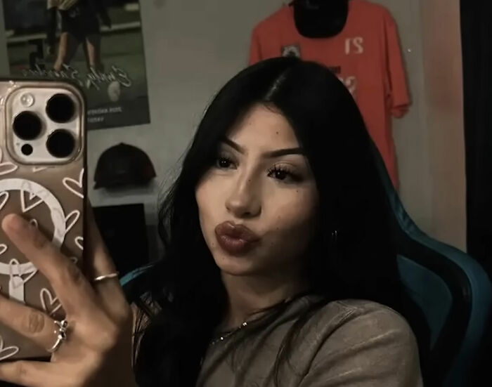 Selfie of teen girl Cookie accused of taking life of mom of 5 with her sister