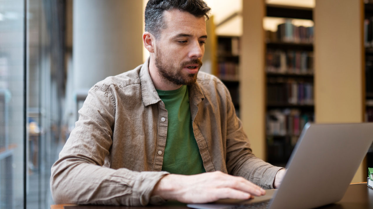 Guy Learns Welsh After Finding Out About A Special Bilingual Raise, His Managers Regret Not Specifying