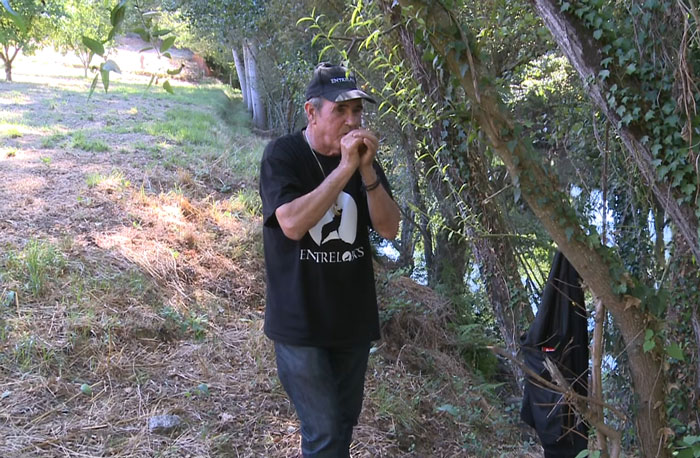 Marcos Rodríguez Pantoja demonstrating how he would howl to communicate with wolves Marcos Rodríguez Pantoja demonstrating how he would howl to communicate with wolves