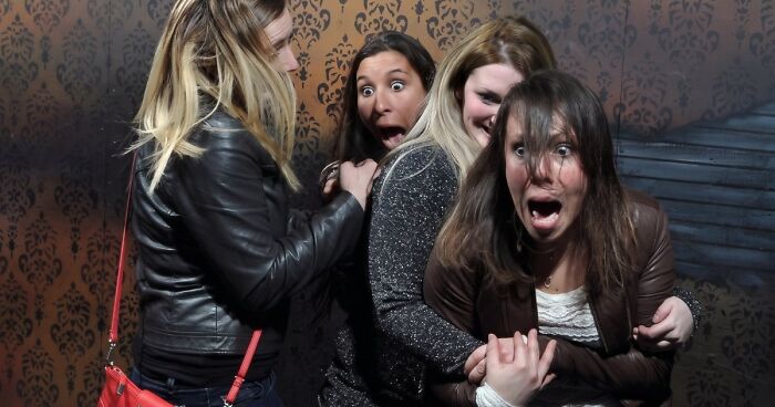 89 Haunted House Photos Taken At The Exact Moment People Completely Lost It