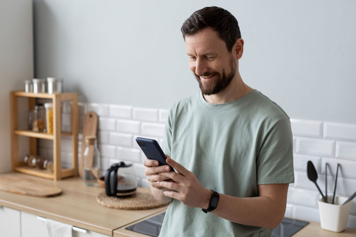 “Where Can I Plug My Xbox?”: Delivery Nurse Shares 5 Things Dads Do That Infuriate Her “Where Can I Plug My Xbox?”: Delivery Nurse Shares 5 Things Dads Do That Infuriate Her