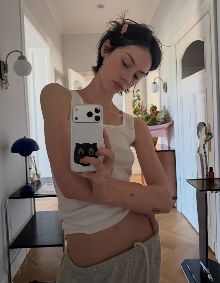 Gracie Abrams taking a mirror selfie displaying her recent transformation.