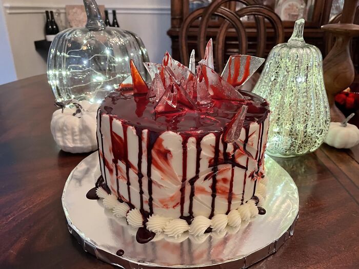 Creepy broken glass and blood drip cake featured among Halloween foods