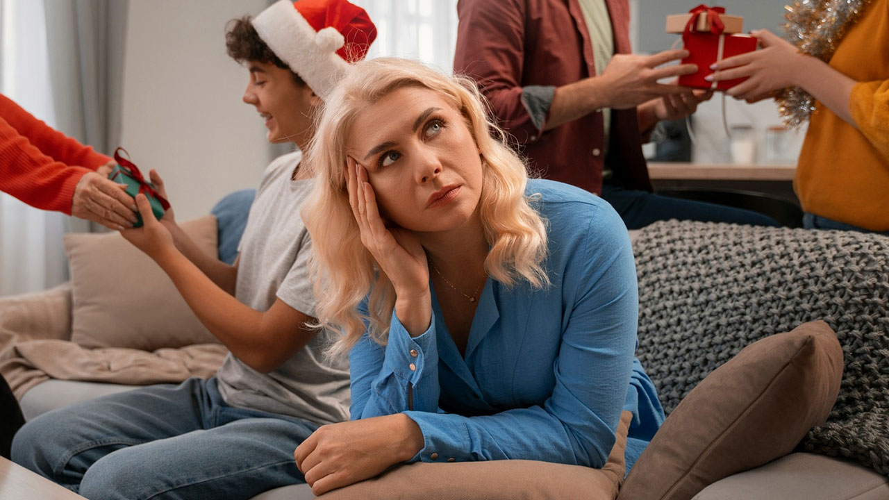 Wife Feels Like A “Trapped Rat In A Cage” During Family Visits, Husband Claims He Had No Idea