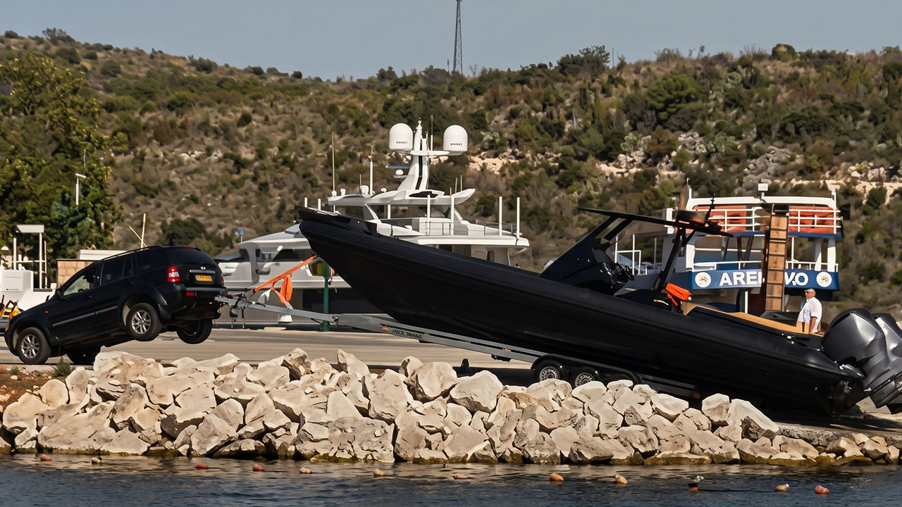 “No Words To Describe This One”: 88 Hilarious Examples Of Towing Gone Wrong