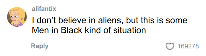 An online comment comparing a stunning White House appearance to an alien movie.