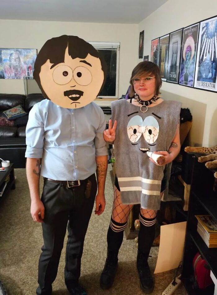 Couple dressed as South Park characters Randy Marsh and Towelie for funny cool Halloween couples costumes