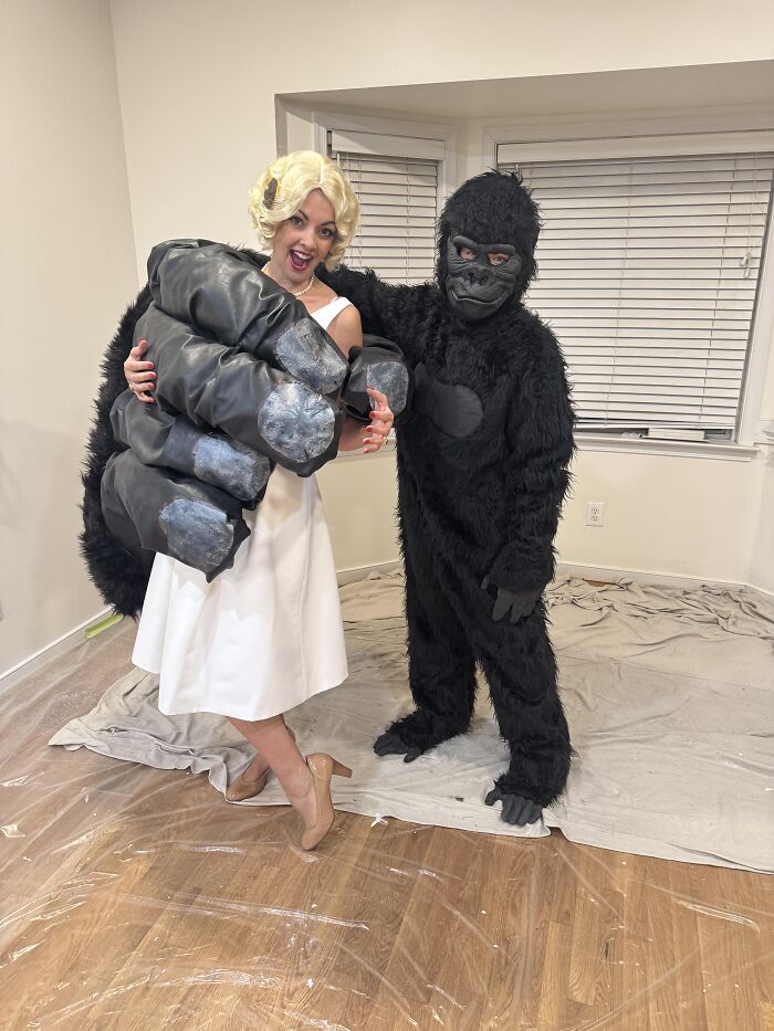 A couple dressed up as King Kong and Ann Darrow for funny cool Halloween couples costumes.