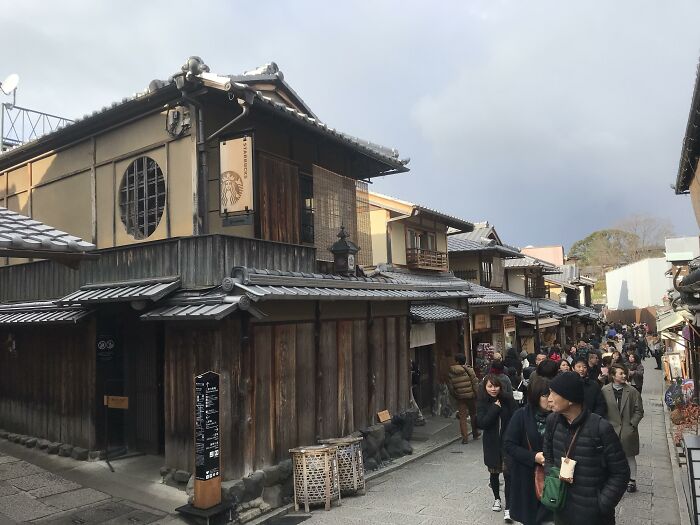 Traditional Japanese style Starbucks store, an example of ingenious things in various parts of the world.