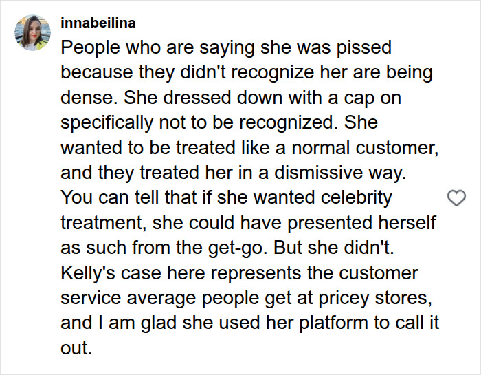 Comment defending Kelly Clarkson's treatment in store and calling out poor customer service