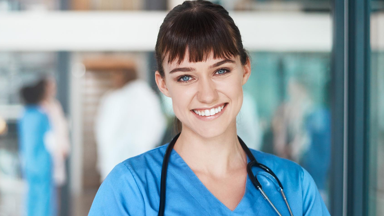 “Where Can I Plug My Xbox?”: Delivery Nurse Shares 5 Things Dads Do That Infuriate Her