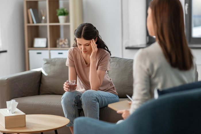 A girlfriend talks to a therapist about her recovery from surgery and a stressful relationship.