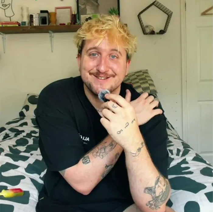 Smiling man sitting on bed with tattoos discussing avalanche method