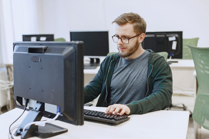 Boss Throws Loyal IT Guy Under The Bus For A New Manager Who Barely Knows The Job