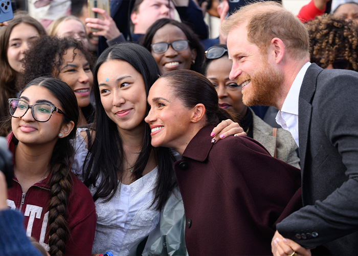 Meghan and Harry posing for selfie with crowd during Nottingham outing Meghan and Harry posing for selfie with crowd during Nottingham outing