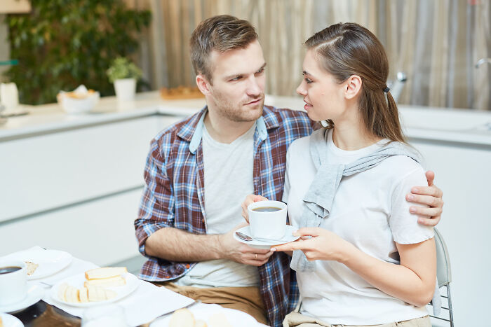 A young couple talking over coffee before their wedding