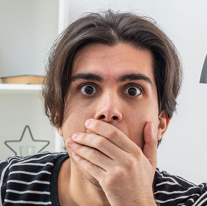 42 Times A Casual Visit Turned Uncomfortable The Moment Someone Looked Around