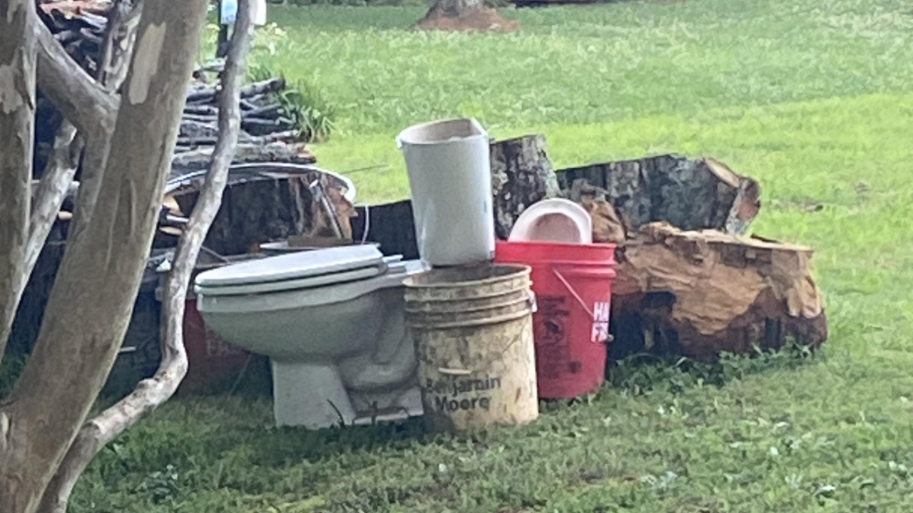 65 Infuriating Neighbors That Might Make You Want To Move In The Middle Of The Woods On A Different Planet