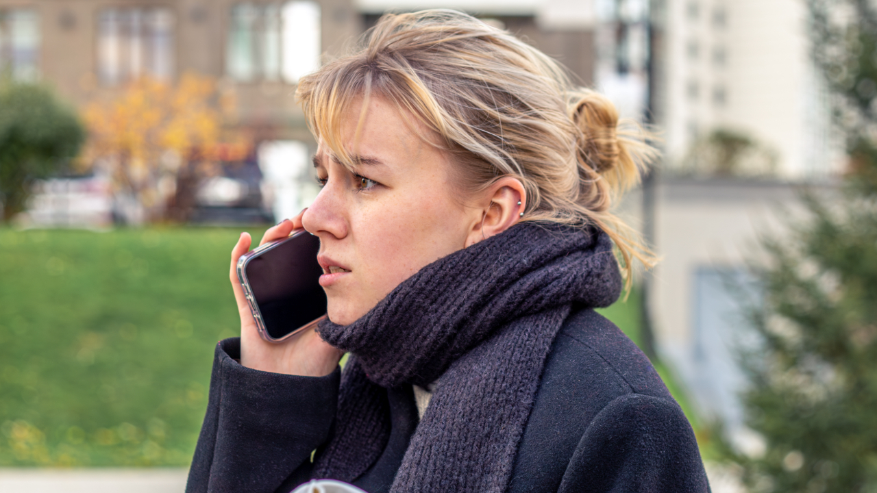 Woman Lashes Out At Parents Who Can Only Help One Of Their Daughters And They Don’t Choose Her