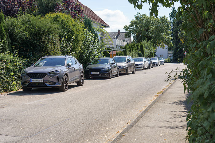 Guy Has Had Enough Of Neighbors' Parking Habits, So A Sunday Trash Run Turns Into Petty Revenge Guy Has Had Enough Of Neighbors' Parking Habits, So A Sunday Trash Run Turns Into Petty Revenge