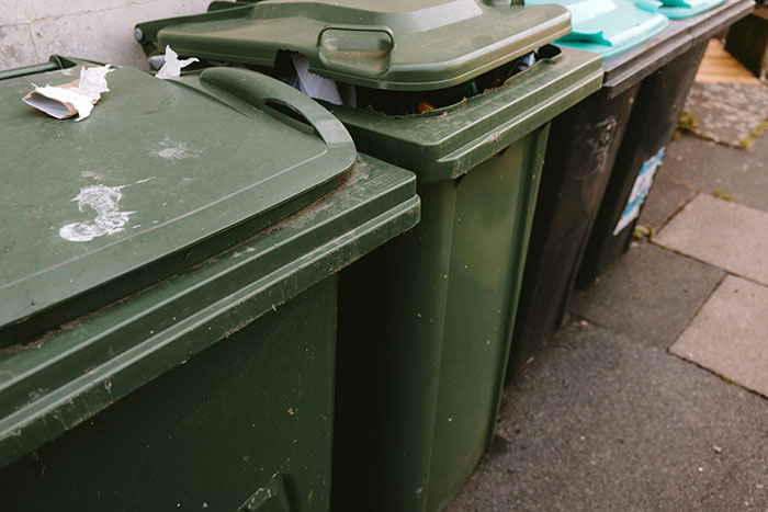 Guy Has Had Enough Of Neighbors' Parking Habits, So A Sunday Trash Run Turns Into Petty Revenge Guy Has Had Enough Of Neighbors' Parking Habits, So A Sunday Trash Run Turns Into Petty Revenge