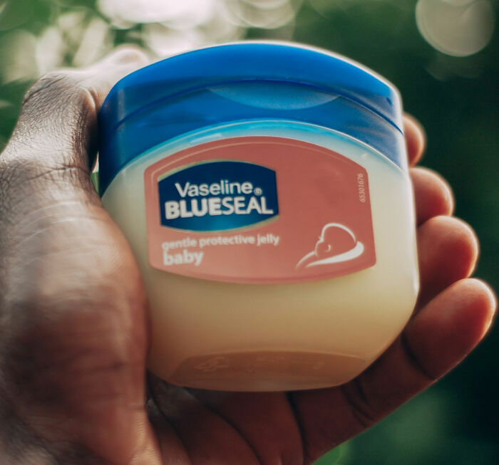 Life hacks using Vaseline Blue Seal protective jelly for skin care