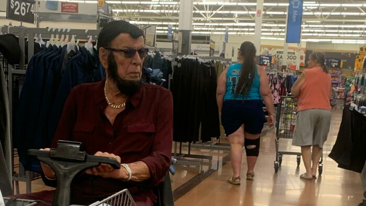 Walmart Is Its Own Little Ecosystem And These 70 Local Residents Are Truly Bizarre Specimens