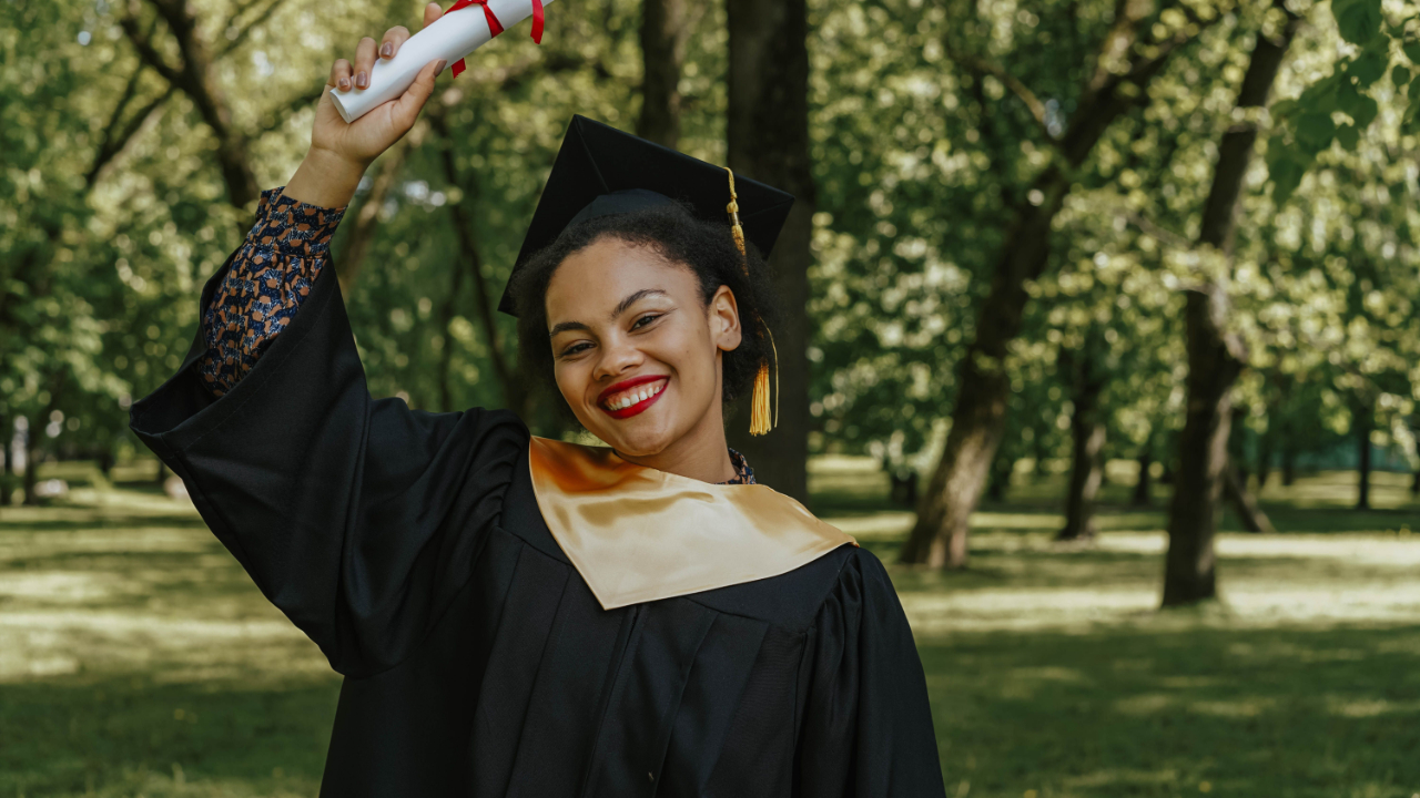 Student Wakes Up To Find $760K In Her Bank Account, She Refuses To Ask Questions And Starts Spending