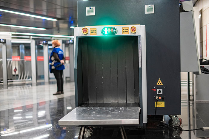 An airport baggage scanner machine with a green light, showing how travelers got stopped by TSA during screening
