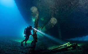 64 Unnerving Photos Of Submerged Objects That Show Why Some People Fear What’s Underwater (New Pics)
