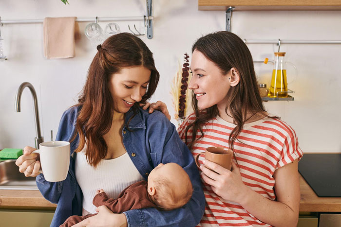 Woman Is Disgusted That A Teen Mom Is Doing What A Mother Is Supposed To, Nobody Lets Her Be A Bully Woman Is Disgusted That A Teen Mom Is Doing What A Mother Is Supposed To, Nobody Lets Her Be A Bully