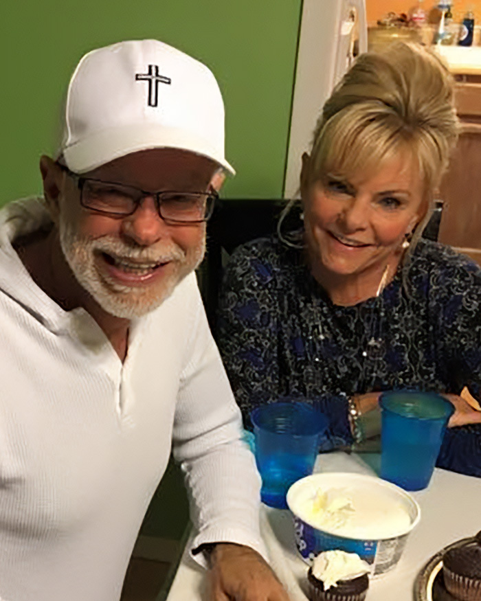 Televangelist Jim Bakker with his wife, showing a life followed by supporters Televangelist Jim Bakker with his wife, showing a life followed by supporters