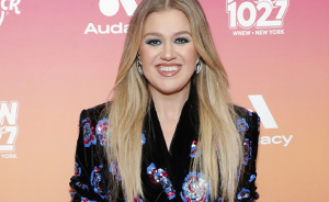 Kelly Clarkson Blasts Brooklyn Store After Employee Allegedly Assumes She Can’t Afford Their Products: ‘You’re An Idiot’