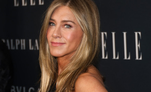 Director Claims “Mean-Spirited” Jennifer Aniston Gave Her “Inappropriate” Gift To Humiliate Her In Front Of Crew