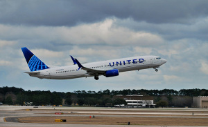 Chilling Text On Passenger’s Phone Forces United Flight To Turn Around After Crew Members Act Swiftly