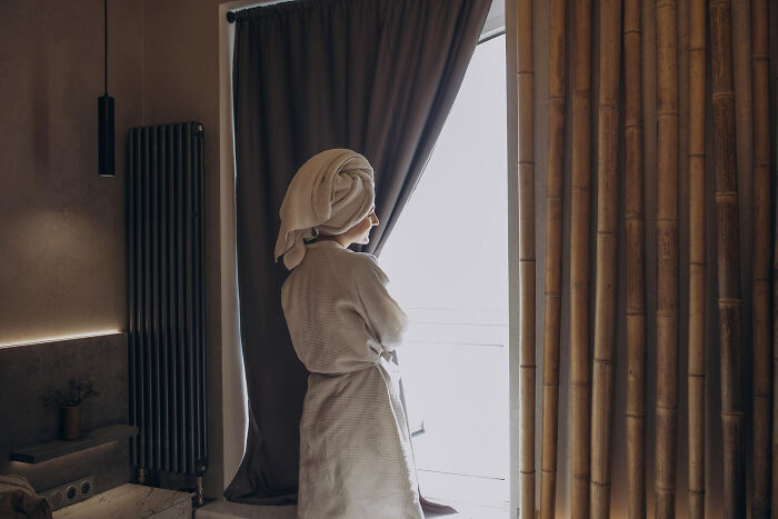A woman in a bathrobe looking out a window, matching quick-fire jokes.