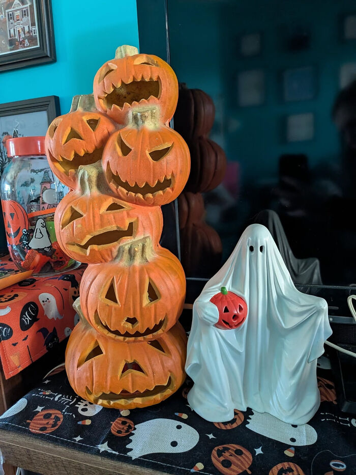 Stacked jack-o-lanterns and a ghost figurine for Halloween homes accent.