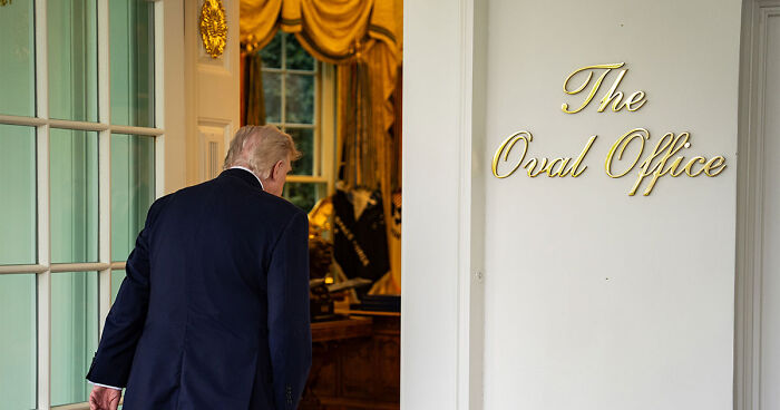 12 Viral Side-By-Side Photos Of Obama And Trump’s Oval Offices As People Make Brutal Comparisons