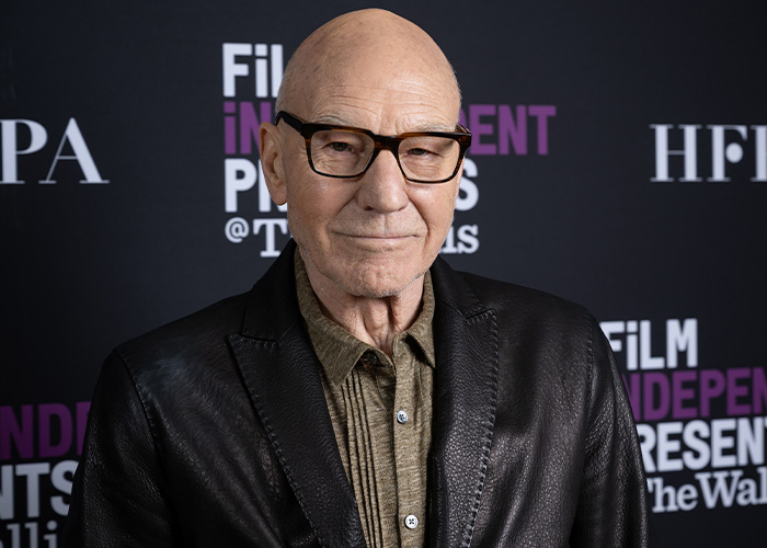 Actor Patrick Stewart wearing glasses at a red carpet event. Actor Patrick Stewart wearing glasses at a red carpet event.